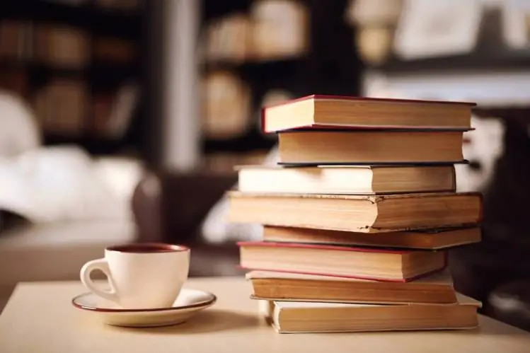 Livros e café