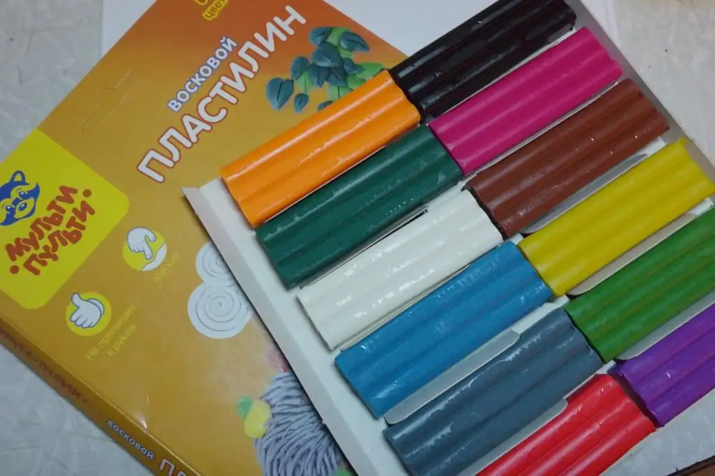 Lăn thật nhiều và thật nhiều bóng. Hôm nay trong chương trình là khảm plasticine