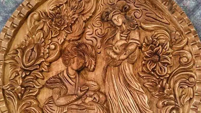 Laus carving