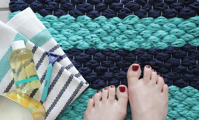 DIY fabric rug: step by step instructions with photo