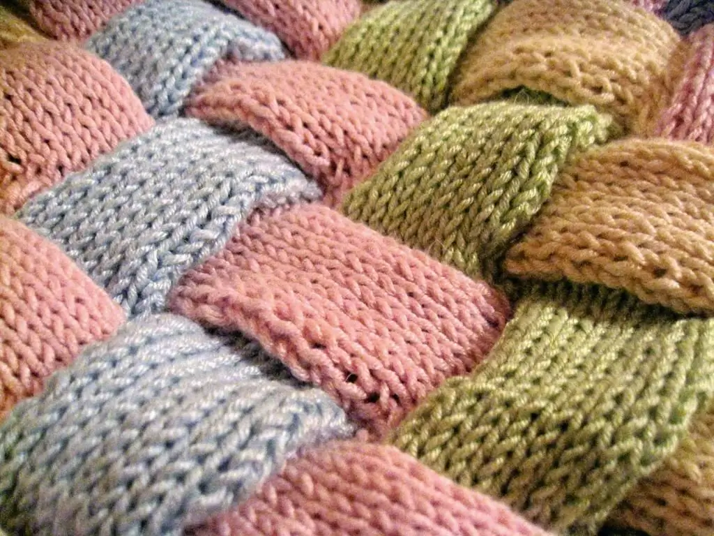 Knitted fabric: type and quality of material, structure, purpose and application