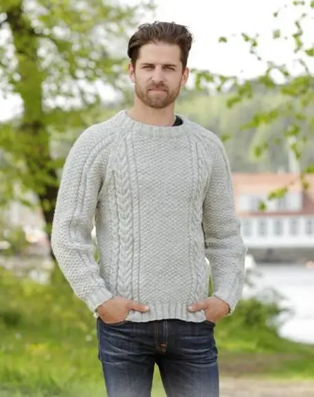 Modèles Aran avec des modèles de tricot, des photos et des descriptions du tricot d'un pull pour homme