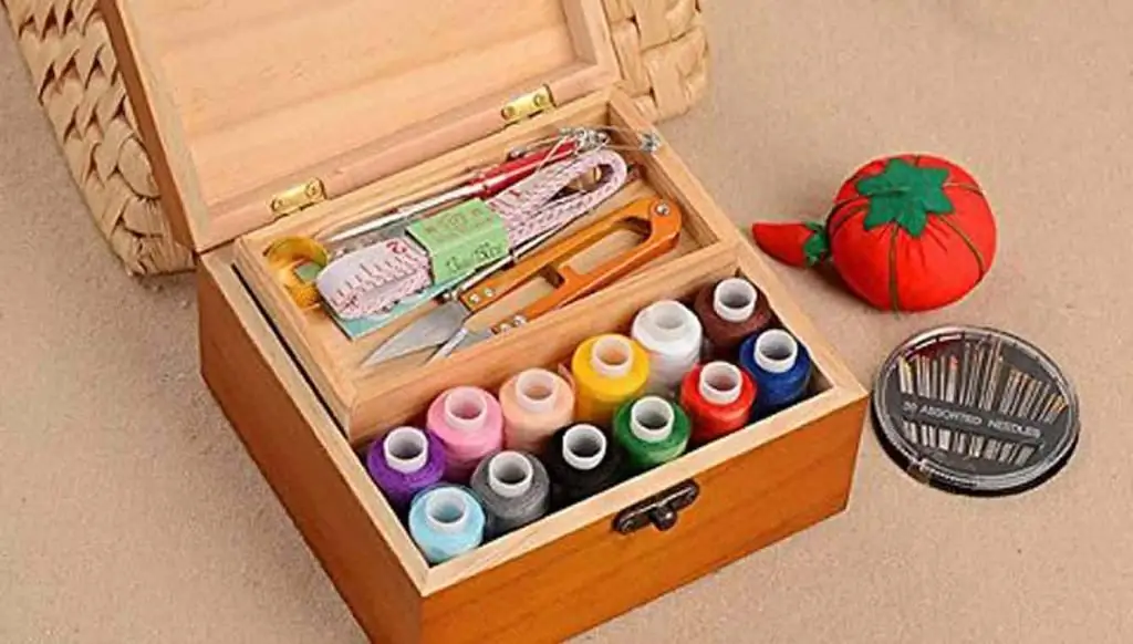 Sewing accessories box: hom, piav qhia nrog cov duab, lub hom phiaj thiab yooj yim ntawm kev siv