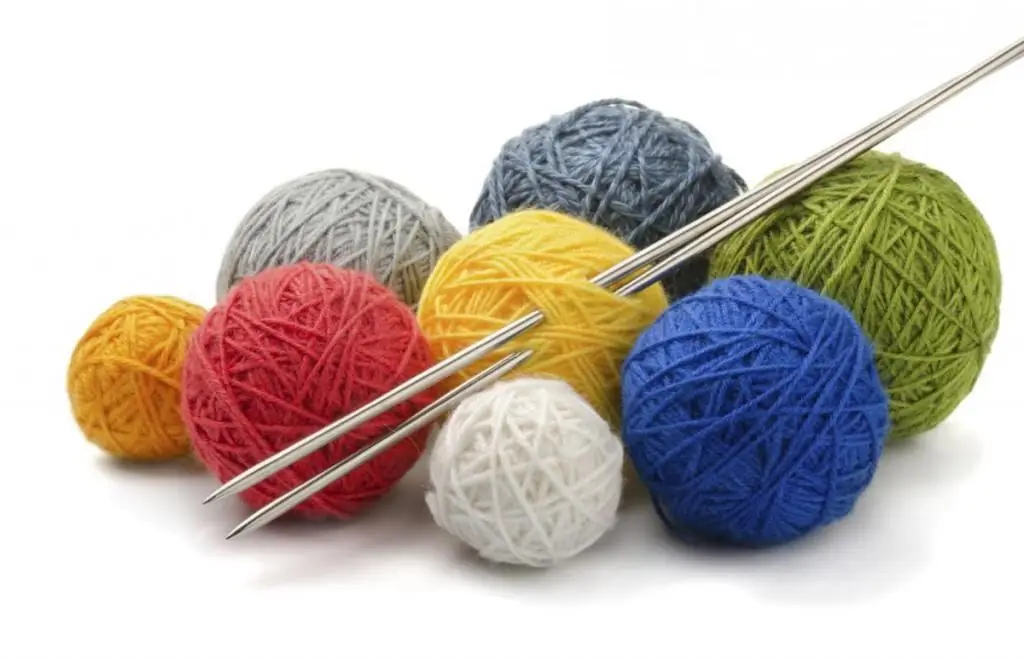 Simple patterns with knitting needles: we knit quickly and beautifully