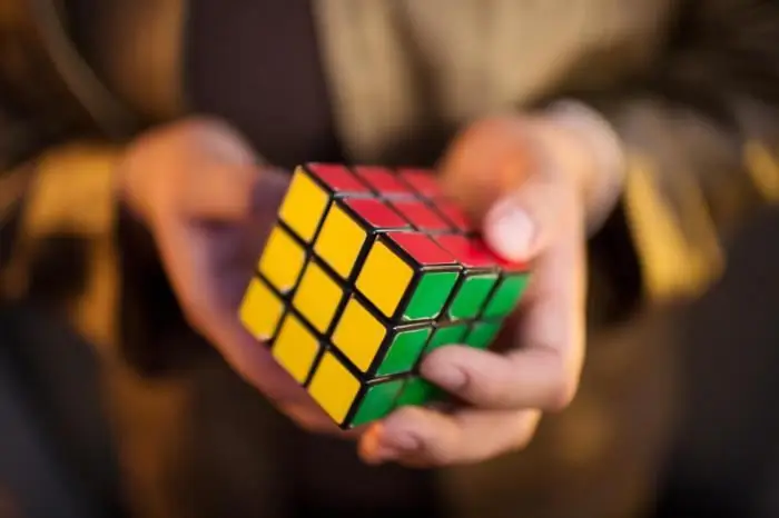 A tudósok megtanulták, hogyan kell 20 mozdulattal megoldani a Rubik-kockát