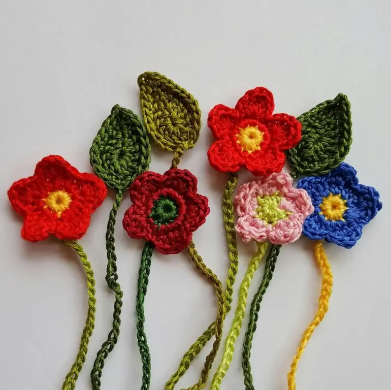 Comment crocheter une petite fleur pour les débutants et pas seulement