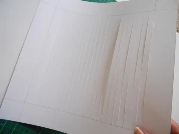 Artesanato com tiras de papel para crianças de diferentes idades