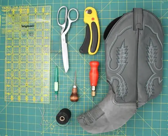 Cartera de bricolaje, o la segunda vida de una bota de cuero