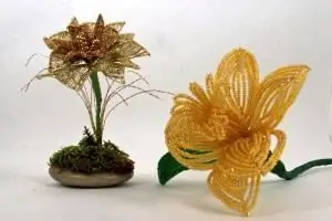 Hoe maak je bloemen met kralen voor decoratie of als apart item