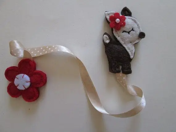 Double bookmarks with ribbon